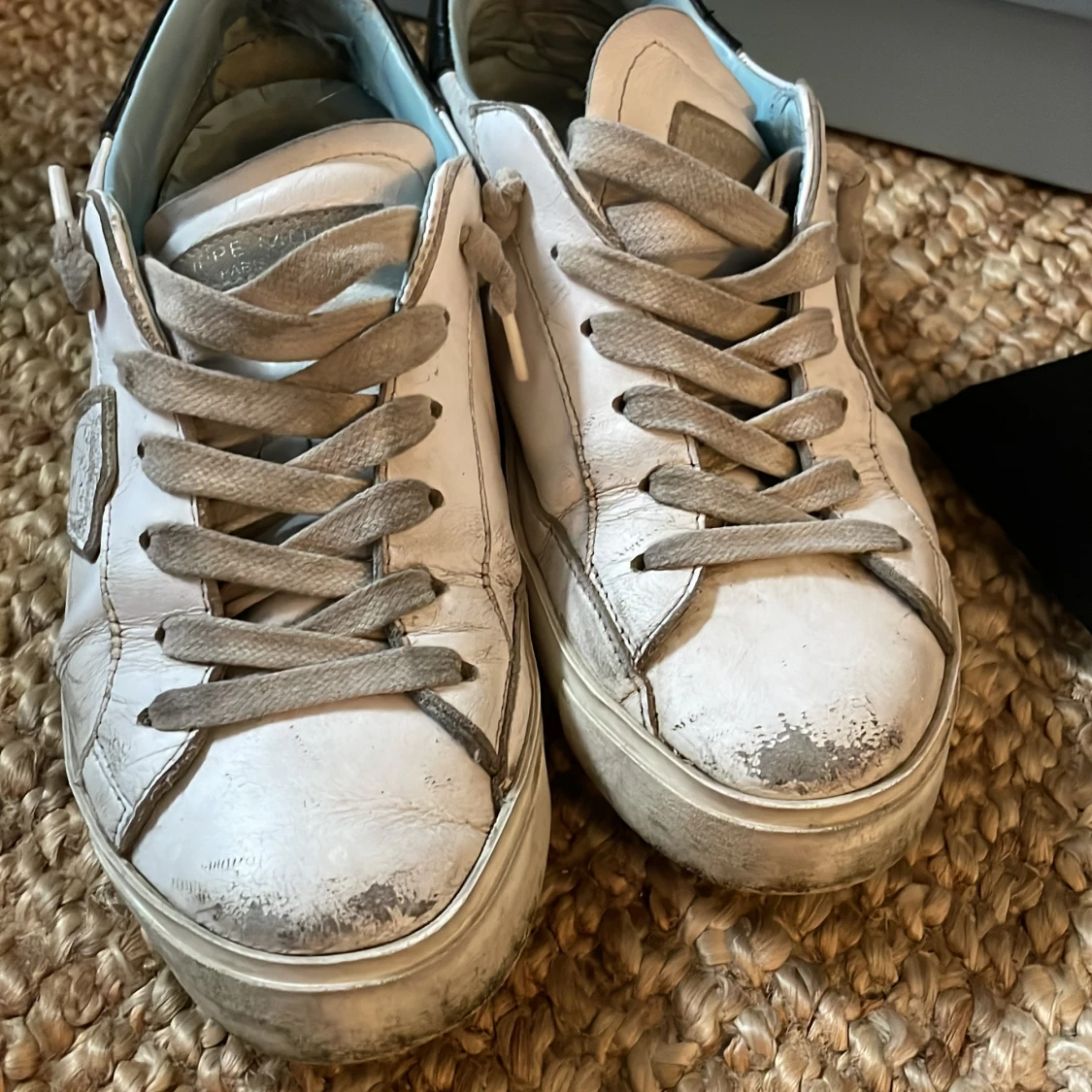 Vita sneakers från Philippe Model - 2