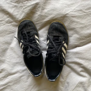  Adidas skor - Svarta Adidas  sneakers 