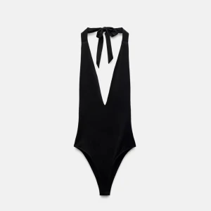 Svart body  - Säljer min fina svarta body från Zara. Så snygg och bra skick då den är helt oanvänd. Tog av lappen men aldrig använd, därför jag säljer. Skiriv för fler bilder! 🥰