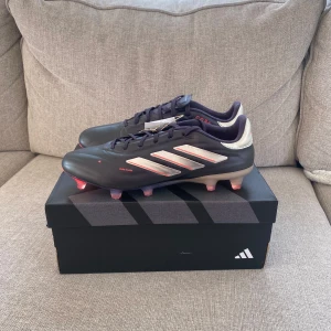 ADIDAS COPA PURE 2 ELITE FG VIVID HORIZON - ADIDAS COPA PURE 2 ELITE FG VIVID HORIZON. Storlek:41 1/3       Skorna är aldrig använda!          Nypris:2700          Mitt pris: 1199.           Box ingår.   