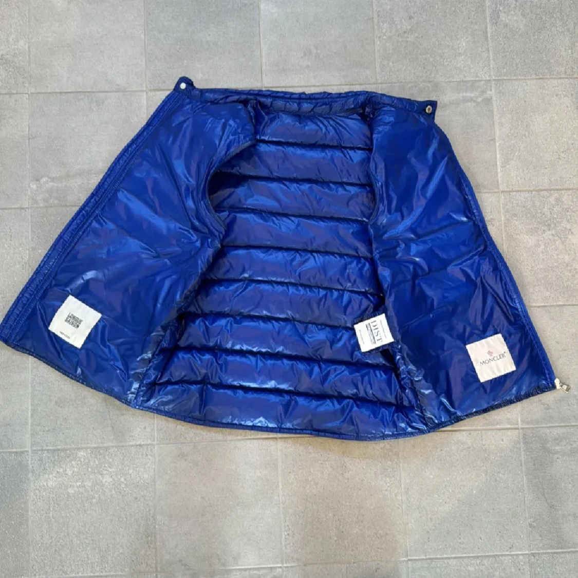 Blå dunväst från Moncler - 1