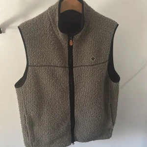 Morris väst - Säljer min morris väst pga av att den e lite för stor för mig endast använd 5 gånger, så skicket är  som helt ny skulle jag säga