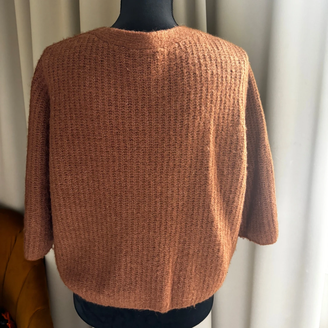 Brun stickad kofta  - 1