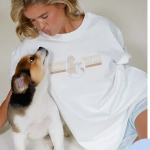 SÖKES! - OBS!! Söker denna T-shirt i storlek XS eller S! Skriv gärna om ni har en i bra skick som ni hade velat sälja. Bilden är lånad från deras hemsida 