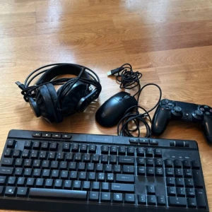 Kontroll funkar inte men allt funkar  -  kontrollen funkar inte så bra men går och spela med kan byta färg på tangentbord och mus