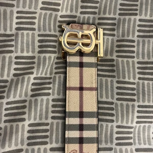 Vändbart bälte - Helt ny vändbar bälte