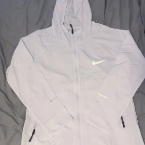 Nike Miller  - Helt ny Nike Miller i färgen vit                                       Size:s 