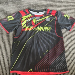 TOTO&NINETTA TRÖJA - Stolek S.