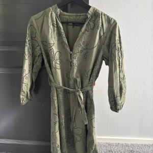 Zara klänning grön - Zara klänning grön Stl xs slutsåld 