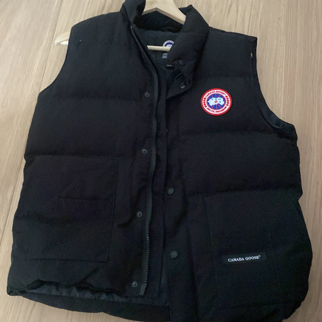 Svart dunväst från Canada Goose M - 1