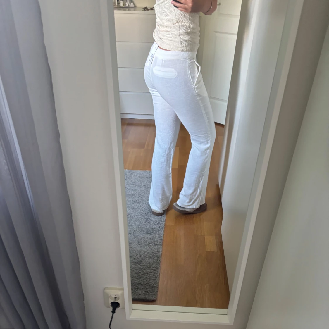 Vita kostym linnebyxor med utsvängda ben - 2