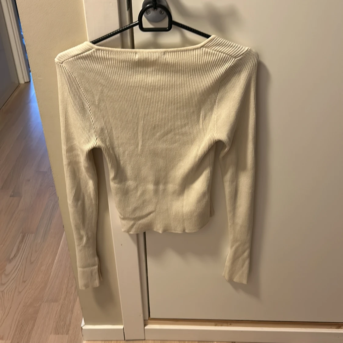 Ribbad ljusbeige långärmad tröja Gina Tricot - 1