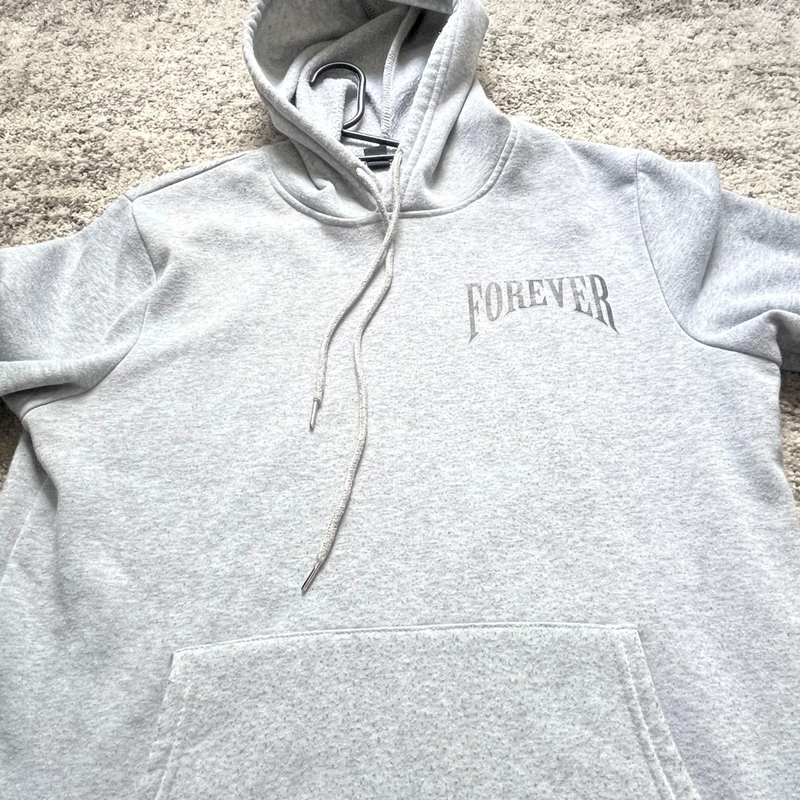 Grå hoodie med Forever-tryck och ängel - 2
