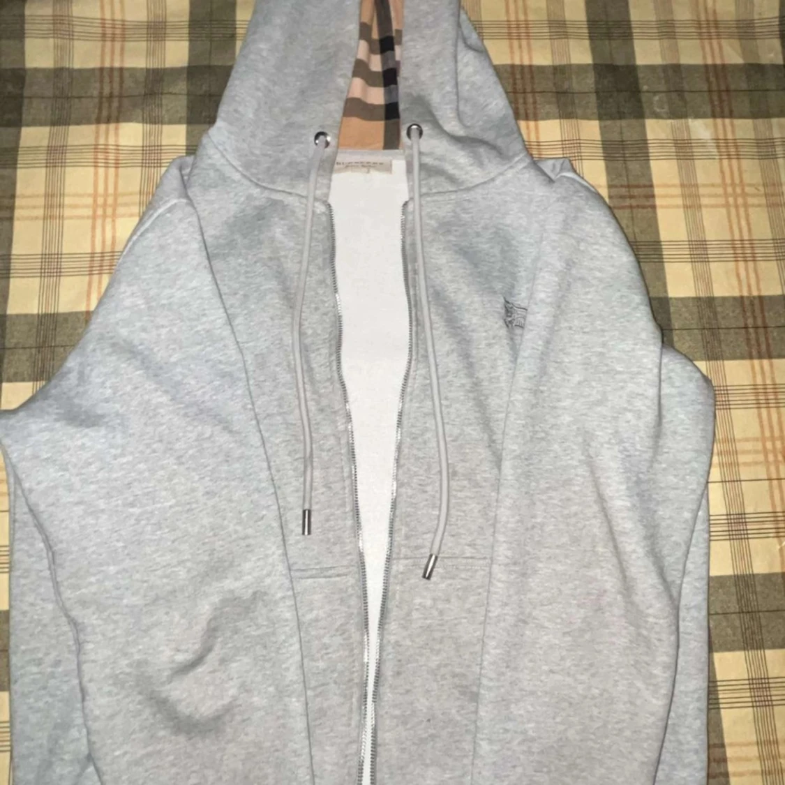 Grå hoodie från Burberry  - 90