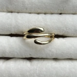 Trendig guldpläterad ring i vågig design - Alla som köper minst 2  ringar får en slumpmässig vald ring på köpet. 🛍️🛍️