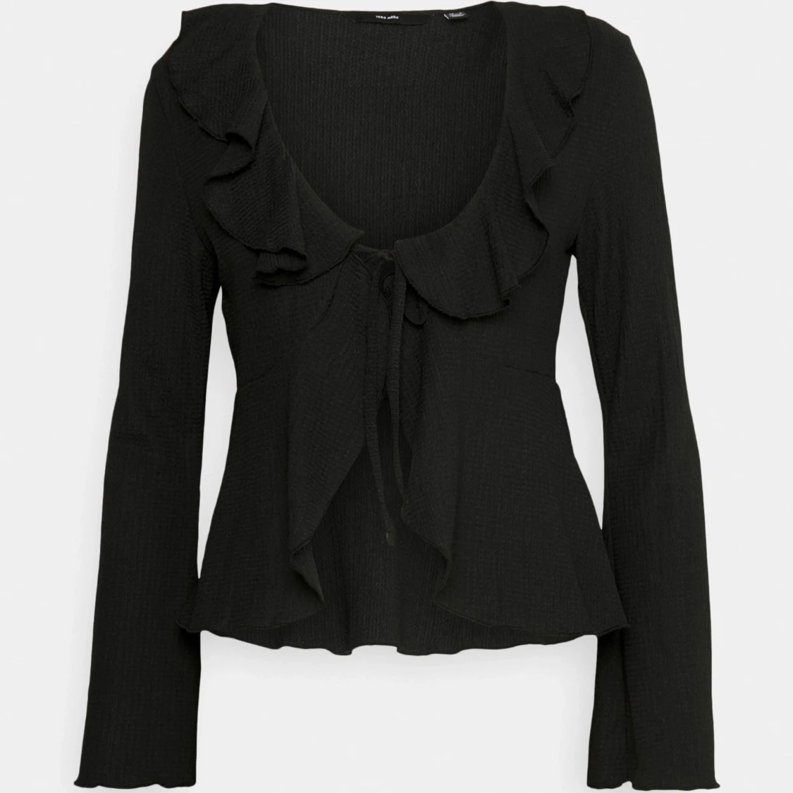 Svart blus med volang och knyt från vero Moda