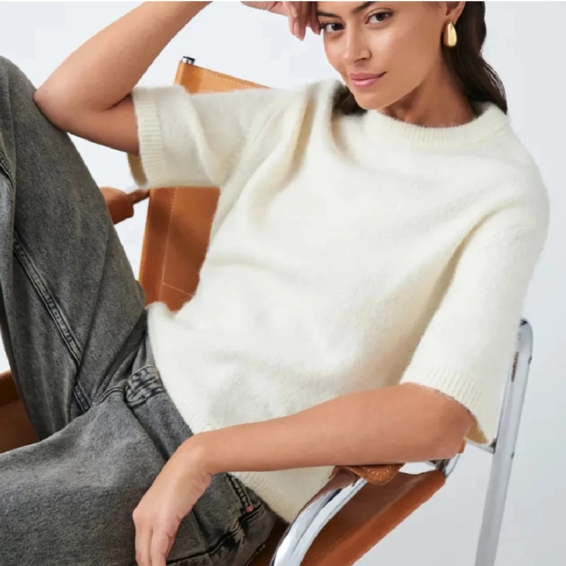 Vit stickad tröja med kort ärm