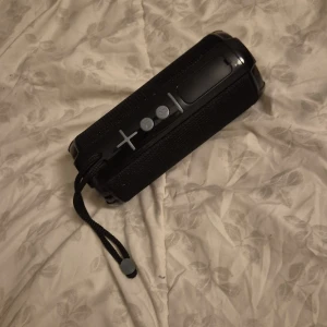 Högtalare - Liten högtalare med okej ljud. Billigt pris och våga att skriva ifall ni undrar något!