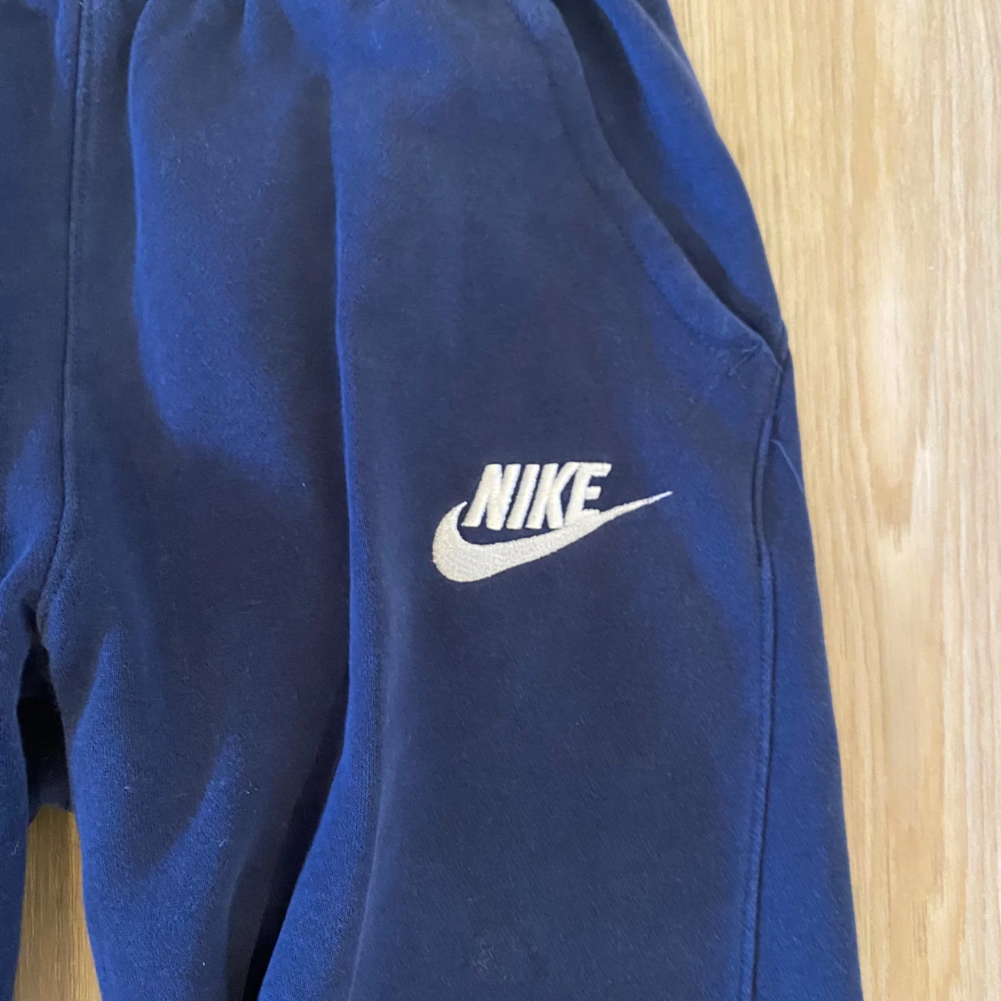 Mörkblå mjukisbyxor från Nike - 1