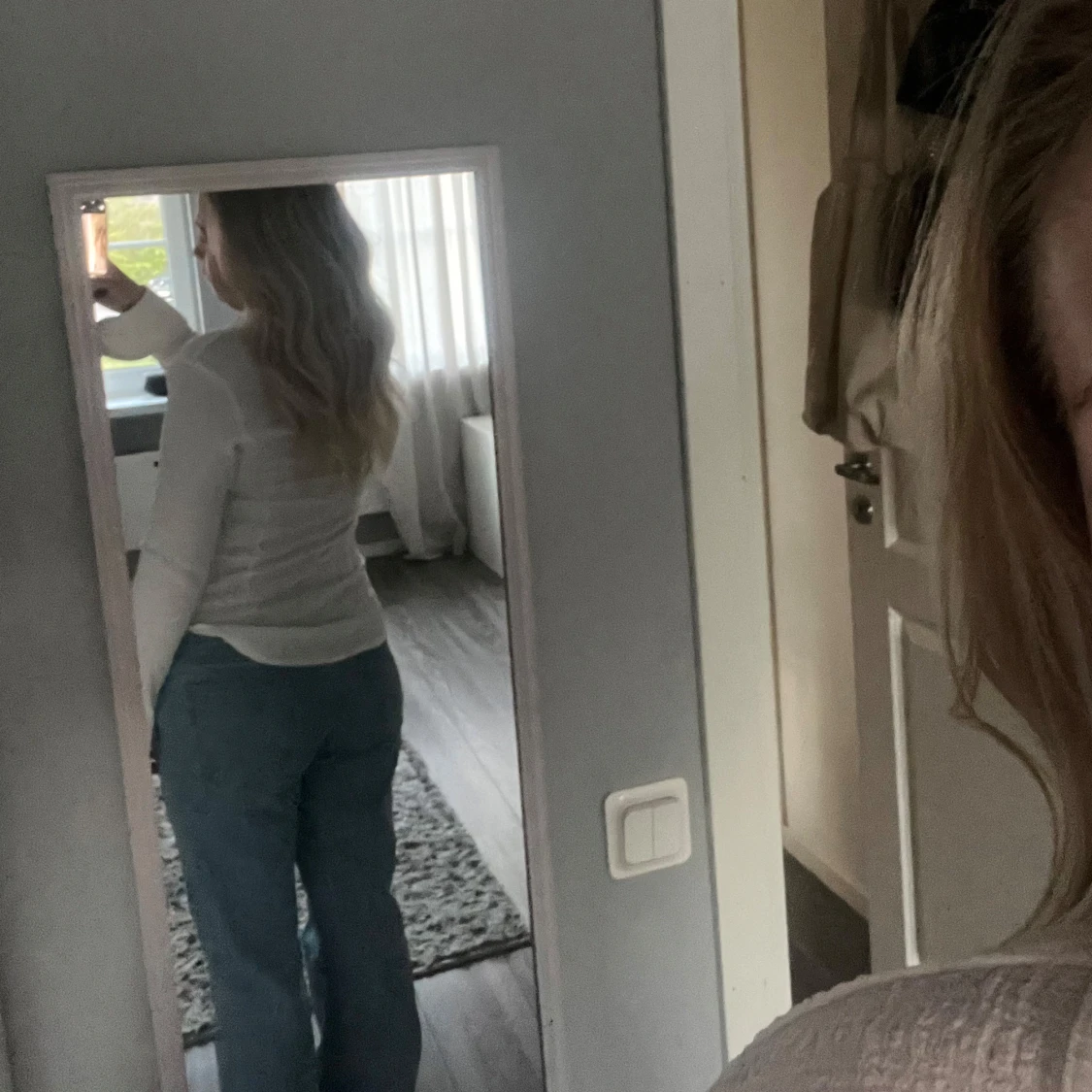 Vit skjorta med knappar - 2