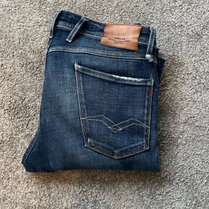 Replay Jeans - Blå Replay Anbass Jeans | Fint skick, 8.5/10 | Storlek W33 L32 | Hör av dig vid fundering 🙂