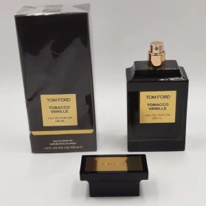 Tobacco Vanille Eau de Parfum från Tom Ford - Exklusiv unisex parfym från Tom Ford, Tobacco Vanille, med en lyxig svart flaska och guldfärgad etikett. Doften har tydliga inslag av vanilj, tobak, sötma och kryddiga toner. Hör av er vid minsta fundering. Helt ny