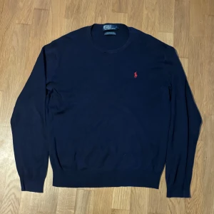 Ralph Lauren Knit - En riktigt snygg och stilren stickad tröja från Polo Ralph Lauren. Tröjan är i gott skick.