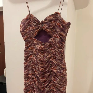 Klänning - Söt klänning från zara, säljer då jag har för många klänningar💗