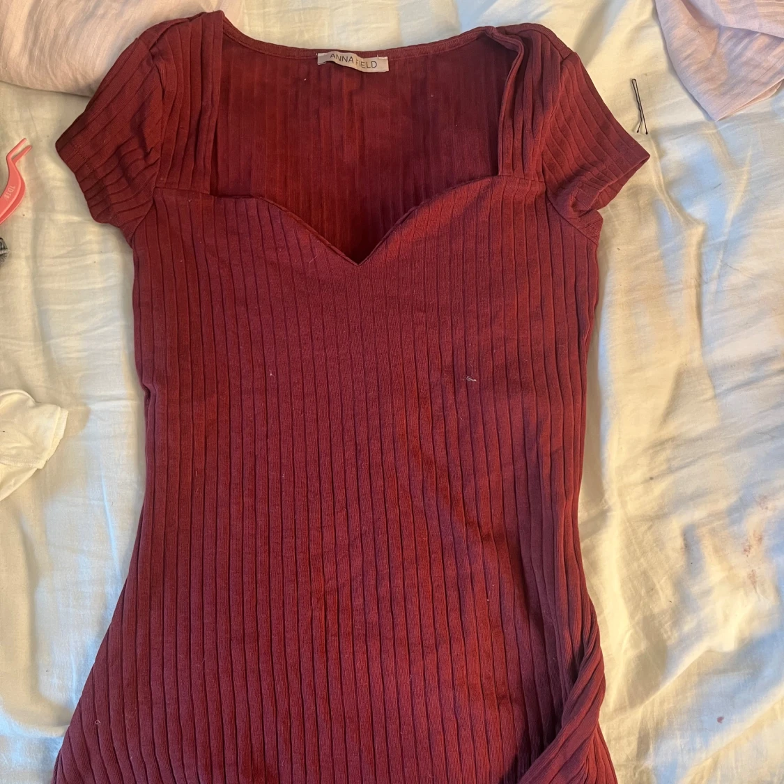 Vinröd ribbad klänning från Anna Field - 2