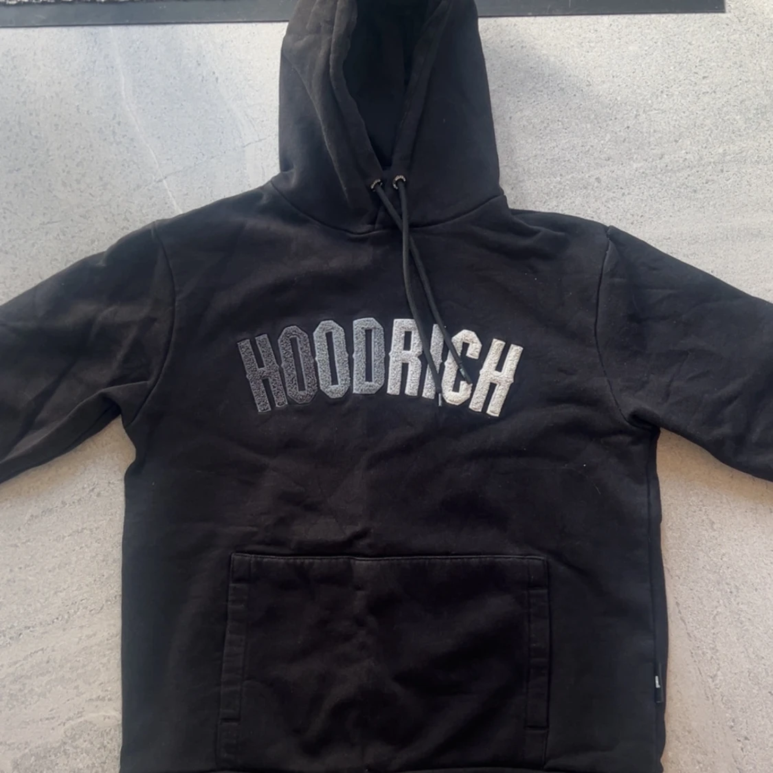 Svart hoodie från Hoodrich