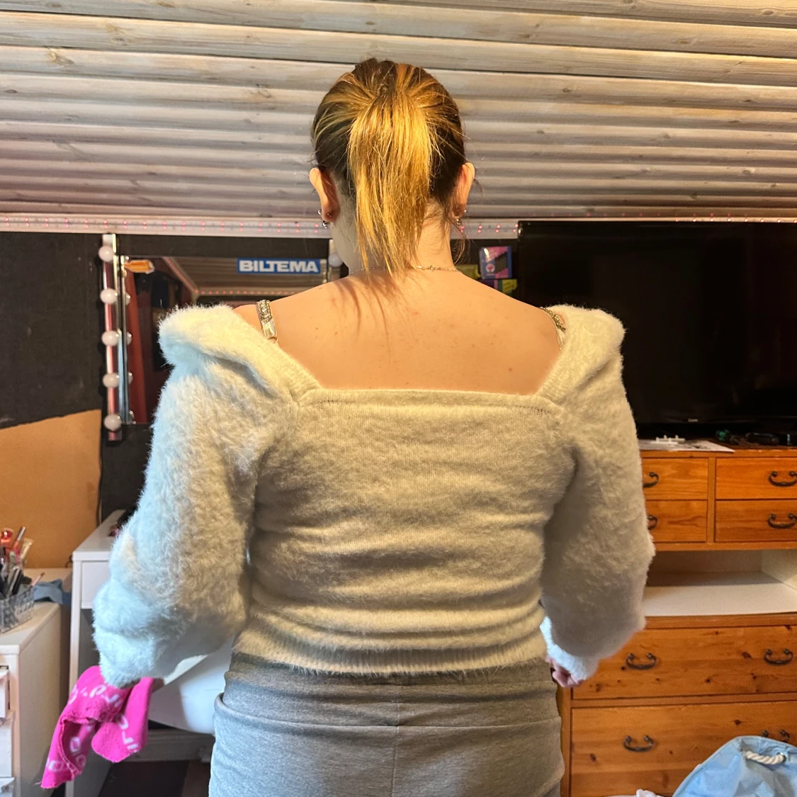 Vit fluffig croppad tröja med puffärmar - 2