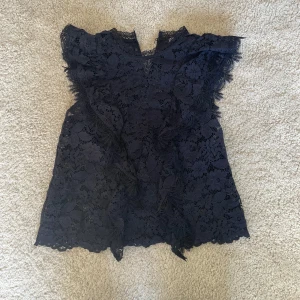 Spets topp - Super fin marinblå spets topp från Zara 🤍 Strl XS 