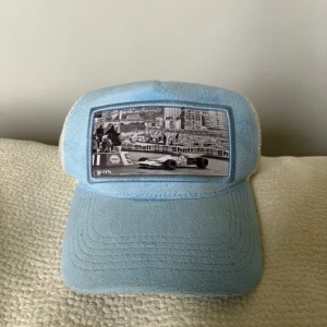 velvet keps  - snygg velvet keps, fint skick.