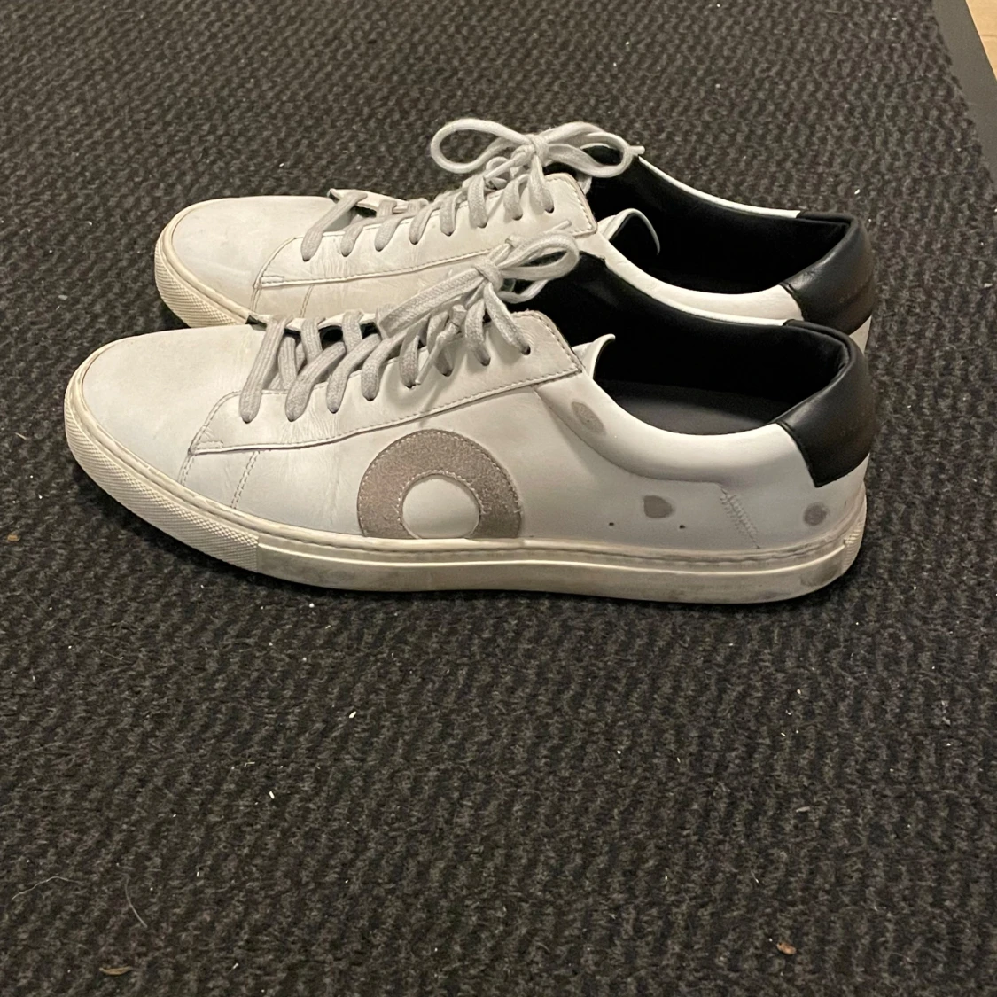 Oliver Cabell Low 1 - 1