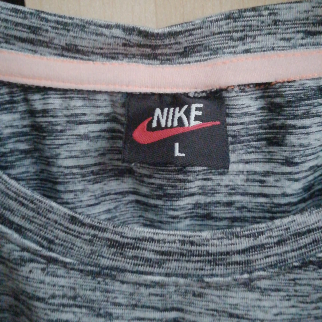 Gråmelerad t-shirt från Nike - 1