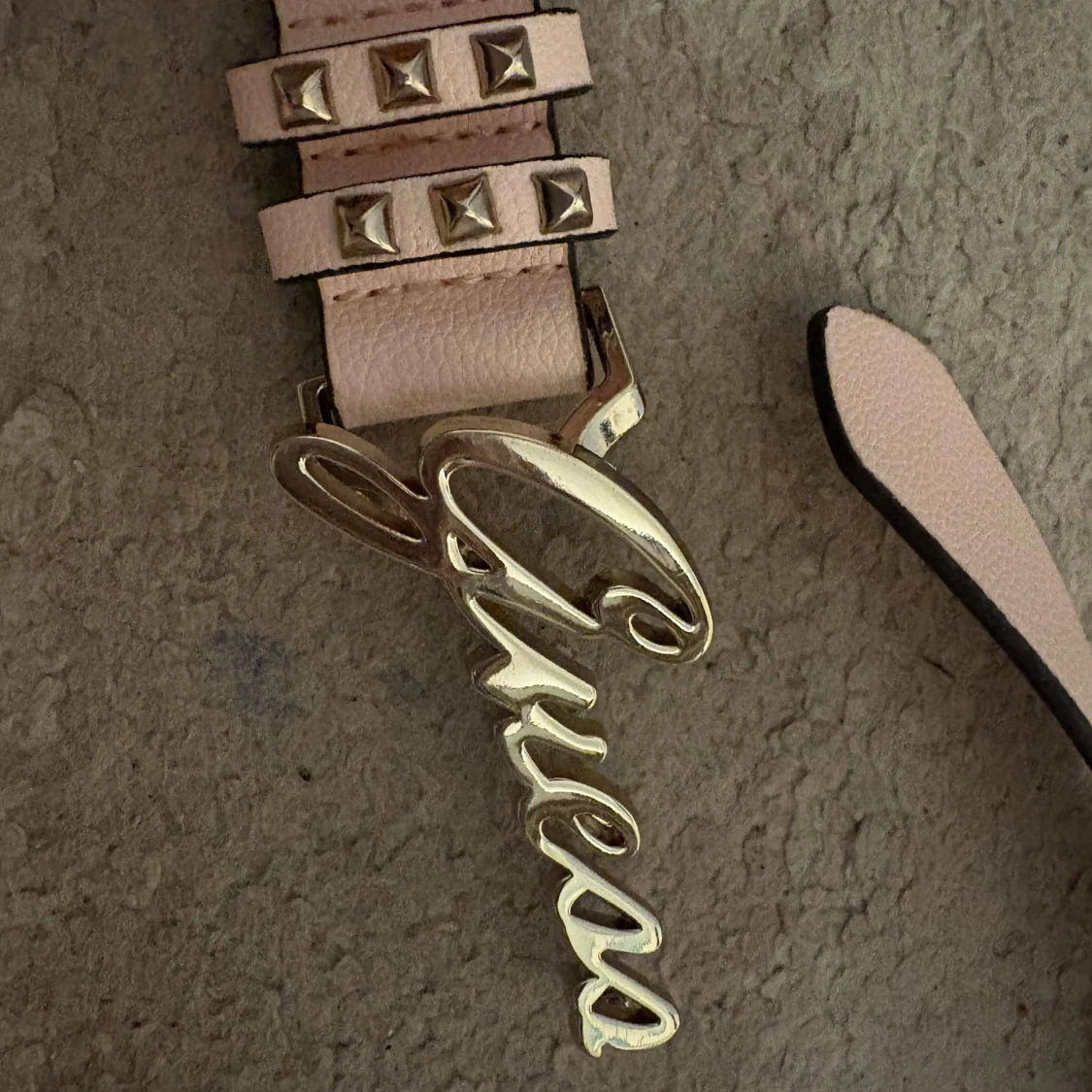 Rosa bälte från Guess - 4