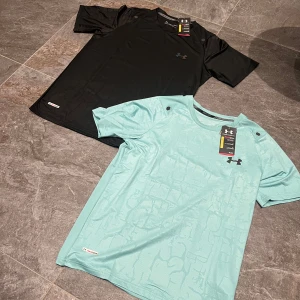 Under Armour Gym T shirt - Sprillans nya under armour gym t shirts, 150kr styck. Skriv privat vid fler frågor/bilder.