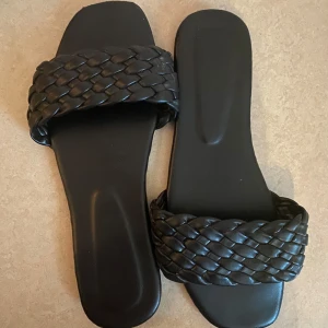 Sandaler  - Snygga sandaler i storlek 39 passar 38, använda men fortfarande i toppskick 