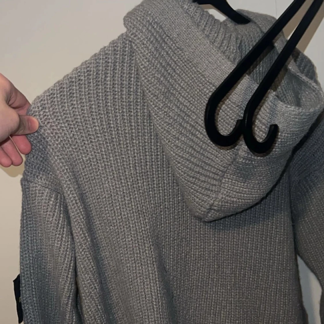 Grå stickad tröja från Stone Island - 1