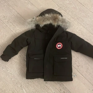 Canada goose svart Vinterjacka - Tjena tjena! Säljer en riktigt fet svart canada goose jacka! (OBS PRIS KAN DISKUTERAS😉)