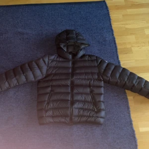 Colmar jacka - Fet colmar jacka utan defekter som är i 9/10 skick. Använd ett par gånger. Hör av dig om du har frågor!