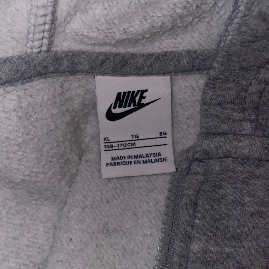 Grå hoodie från Nike - 4