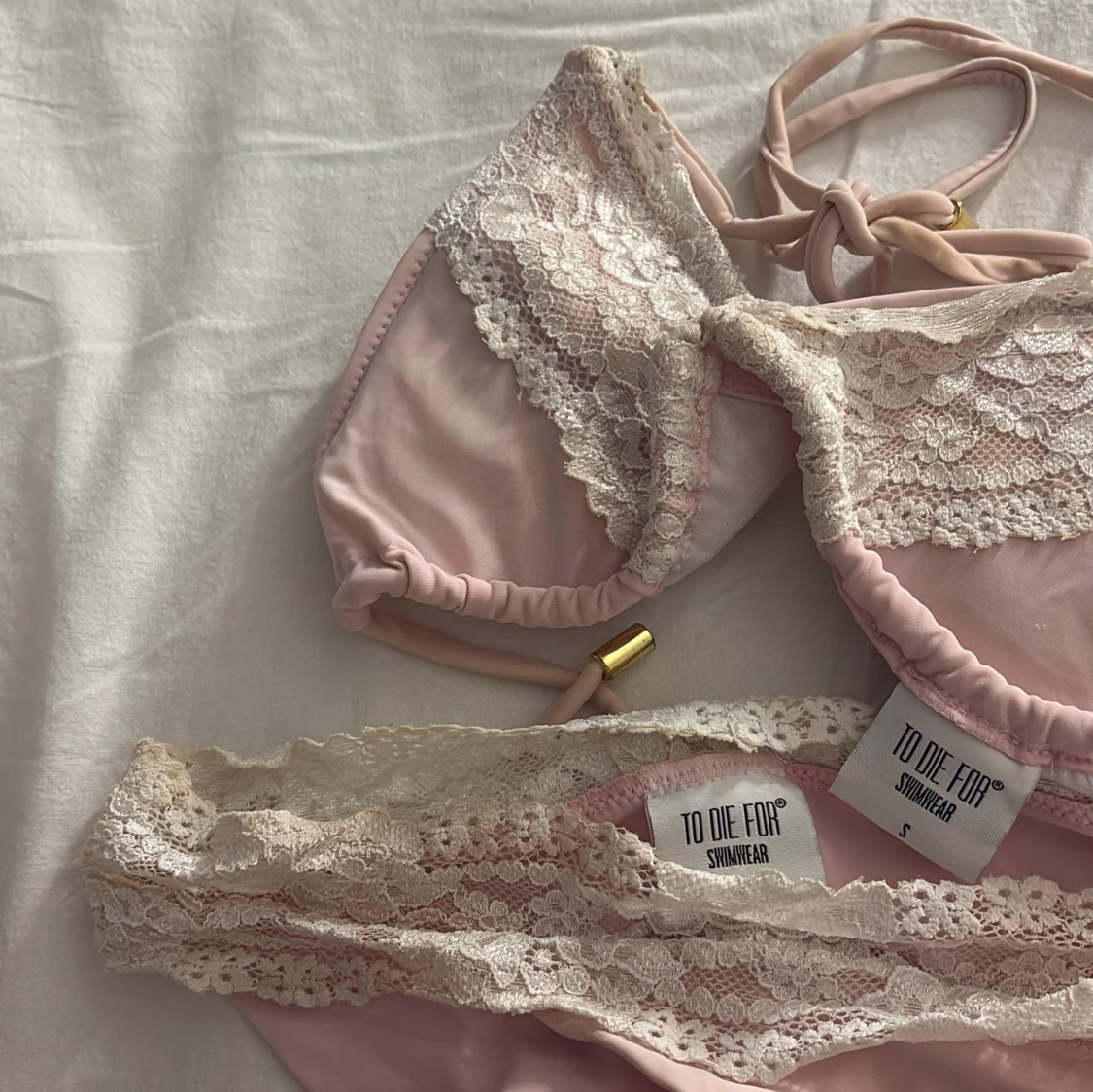 Rosa spetsbikini från To Die For