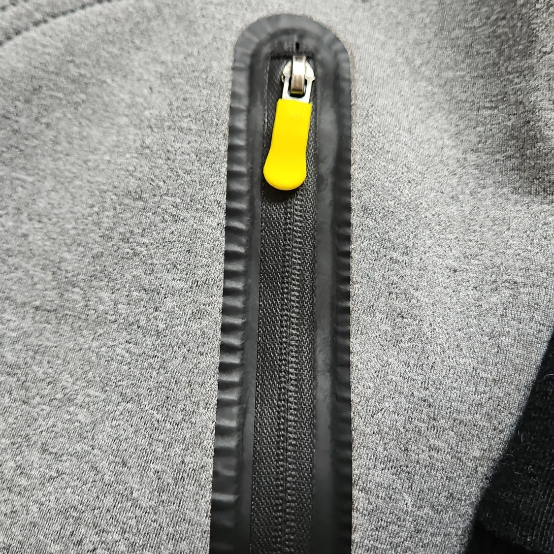 Grå och svart hoodie från Zara Boys - 3