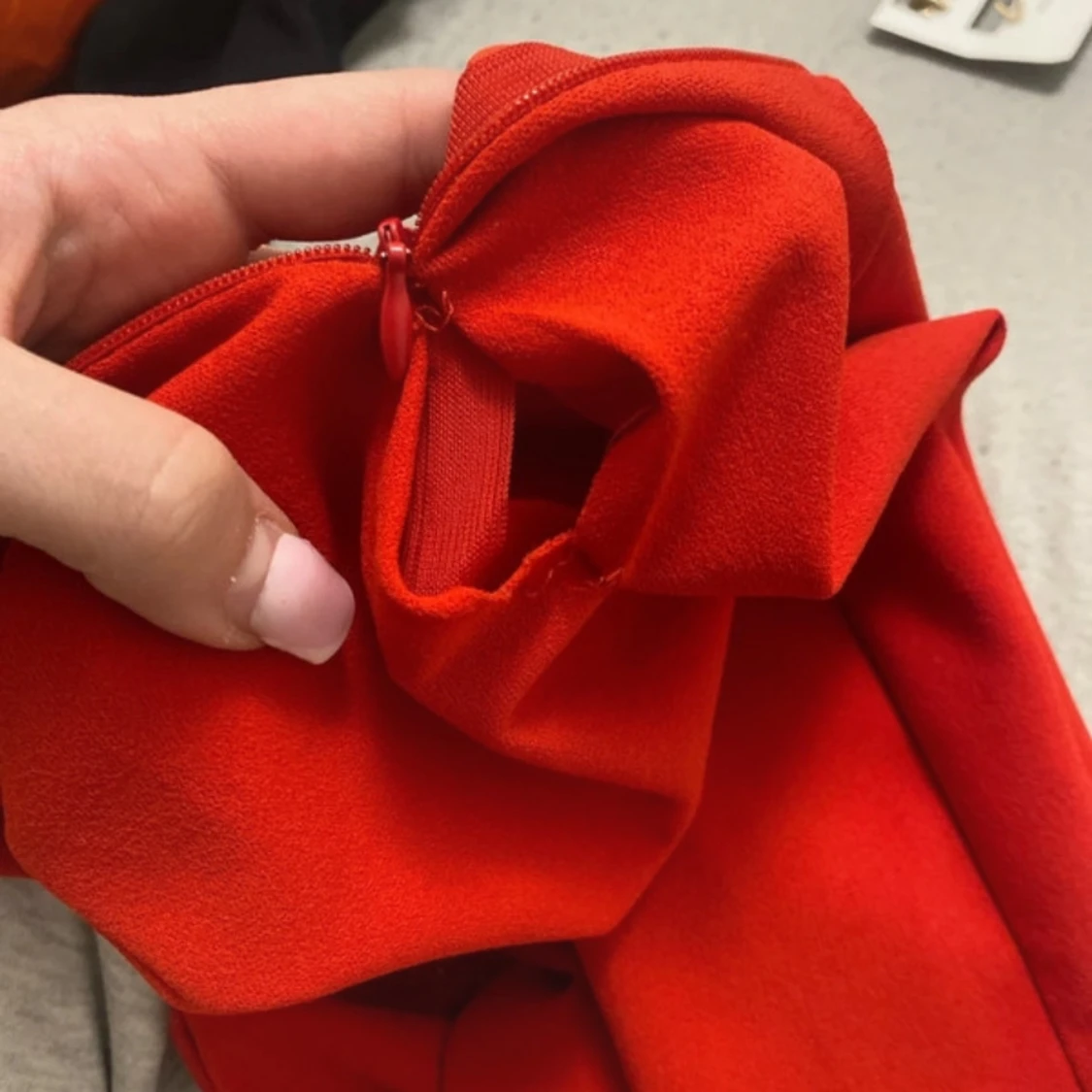 Röd klänning med slits - 1