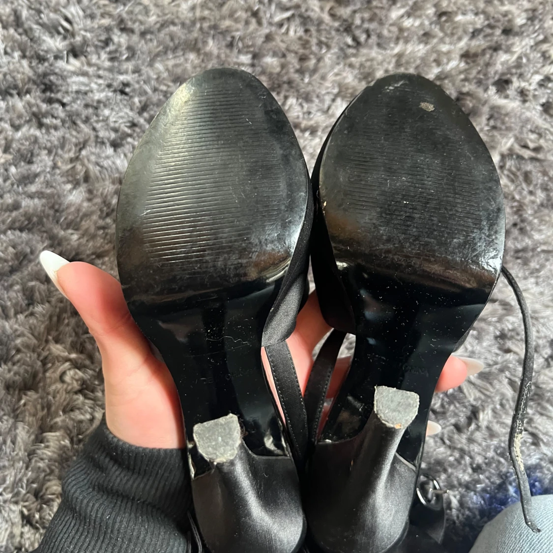 Svarta klackskor med rosett från Carvela - 3