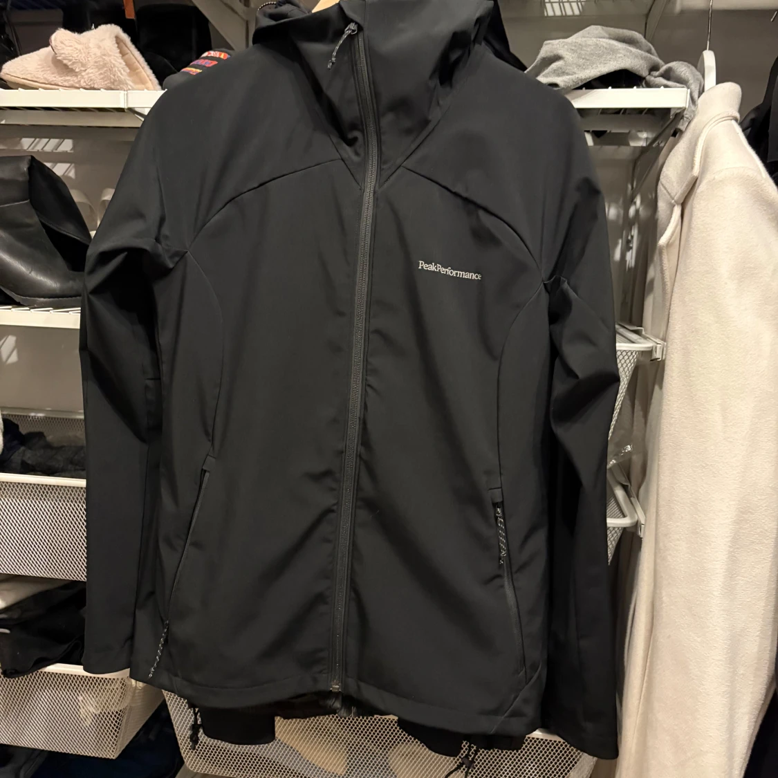 Svart jacka från Peak Performance