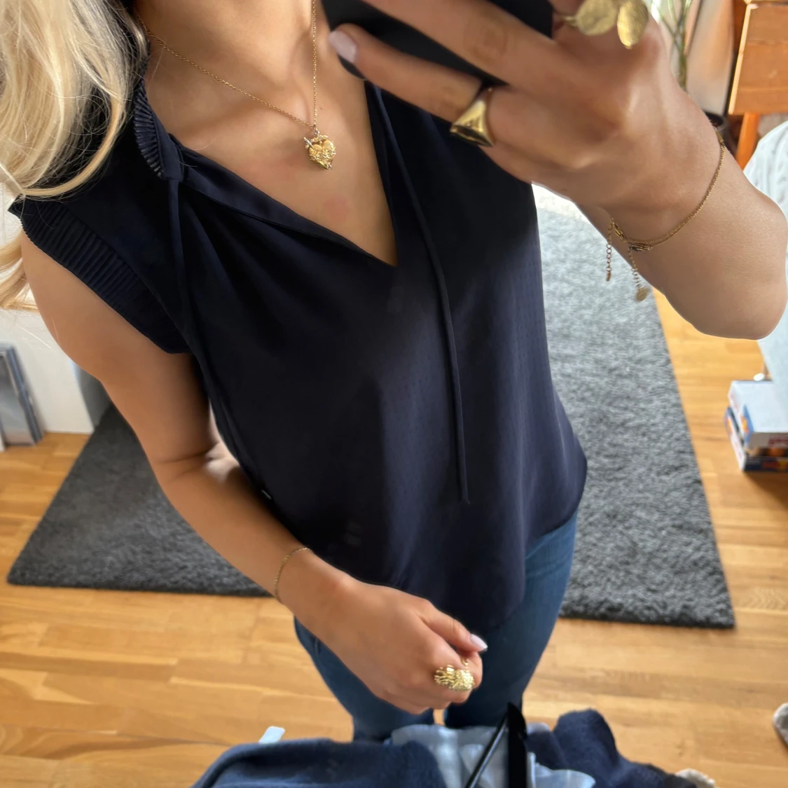 Blå v-ringad blus - 1