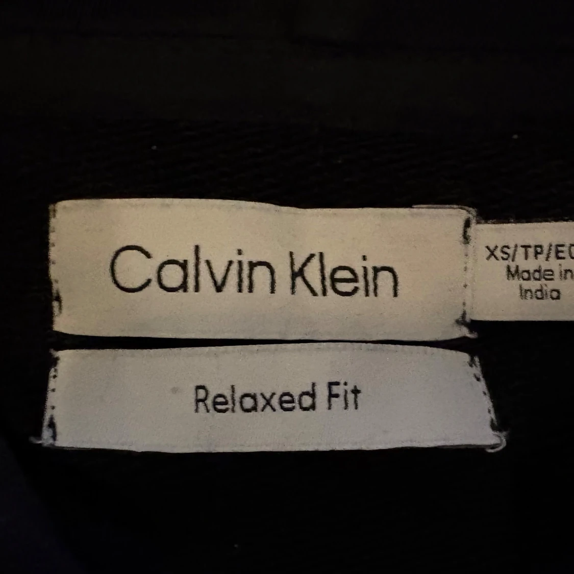 Svart hoodie från Calvin Klein - 2