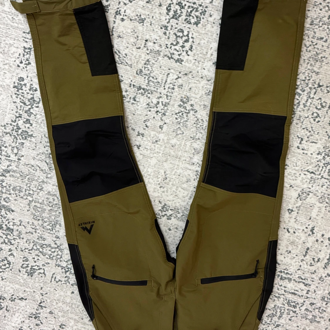 Olivgröna byxor från McKinley